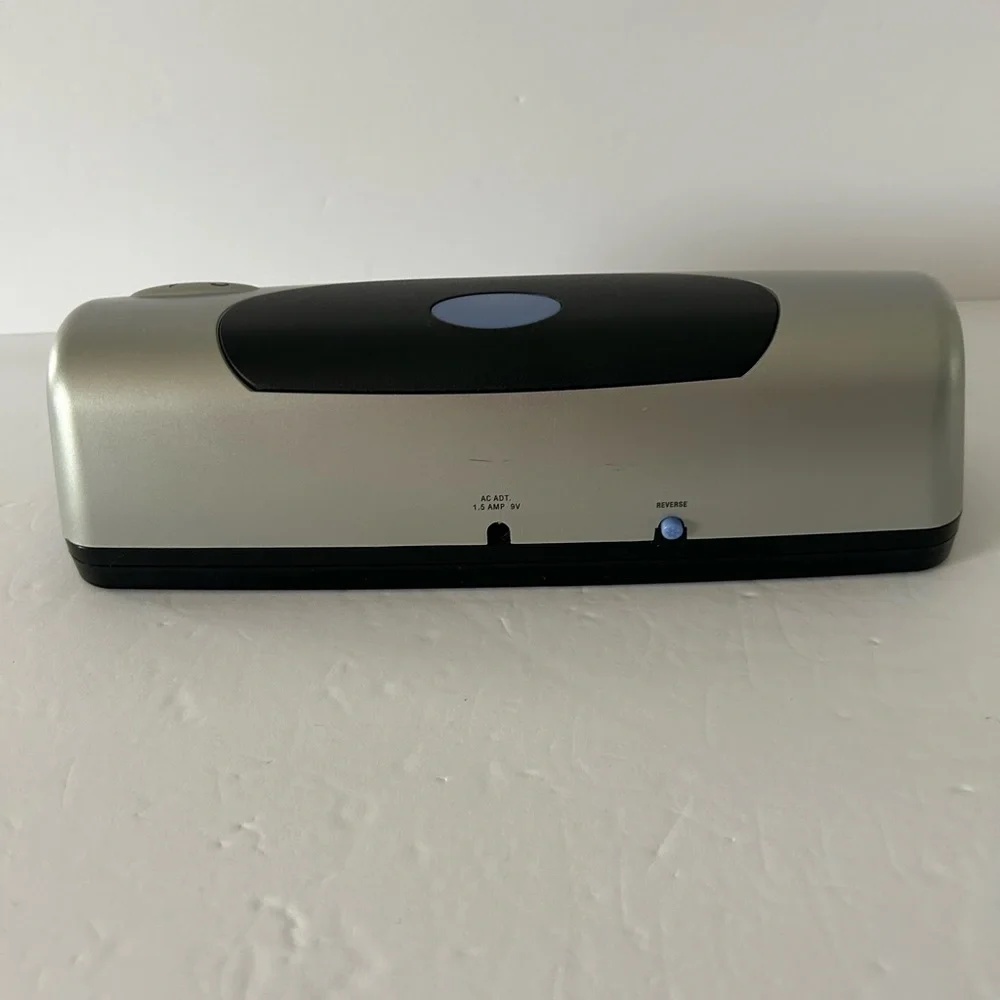 Swingline (2007) Electric Portable Desktop 3-Hole Punch - Batteries Not Included - Picture 9 of 17